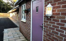 De Courceys Manor Suites & Cottages